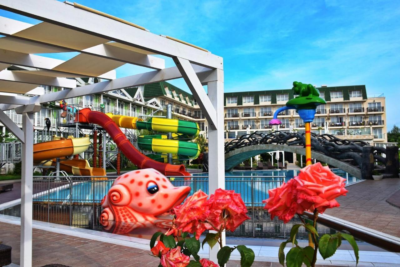 Eco Therma Village Kranevo Exterior foto The water park at the Grand Hotel