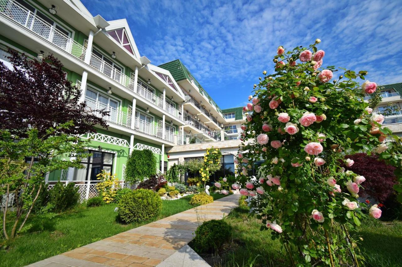 Eco Therma Village Kranevo Exterior foto The hotel's courtyard