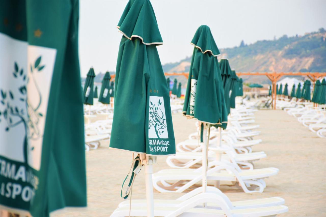 Eco Therma Village Kranevo Exterior foto Beach umbrellas in Varvarovski Beach