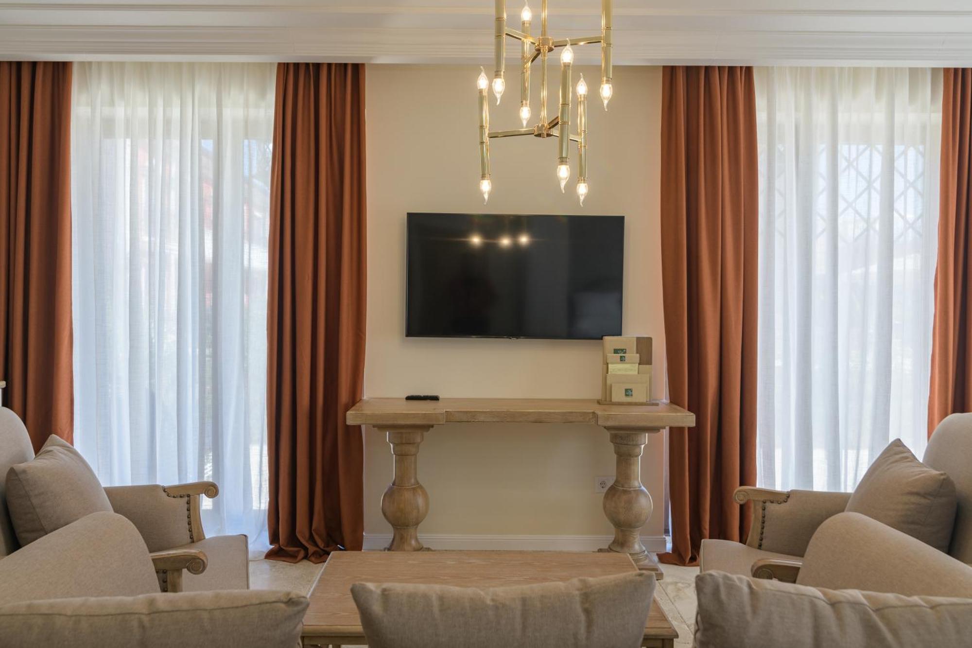 Eco Therma Village Kranevo Exterior foto A living room with a television