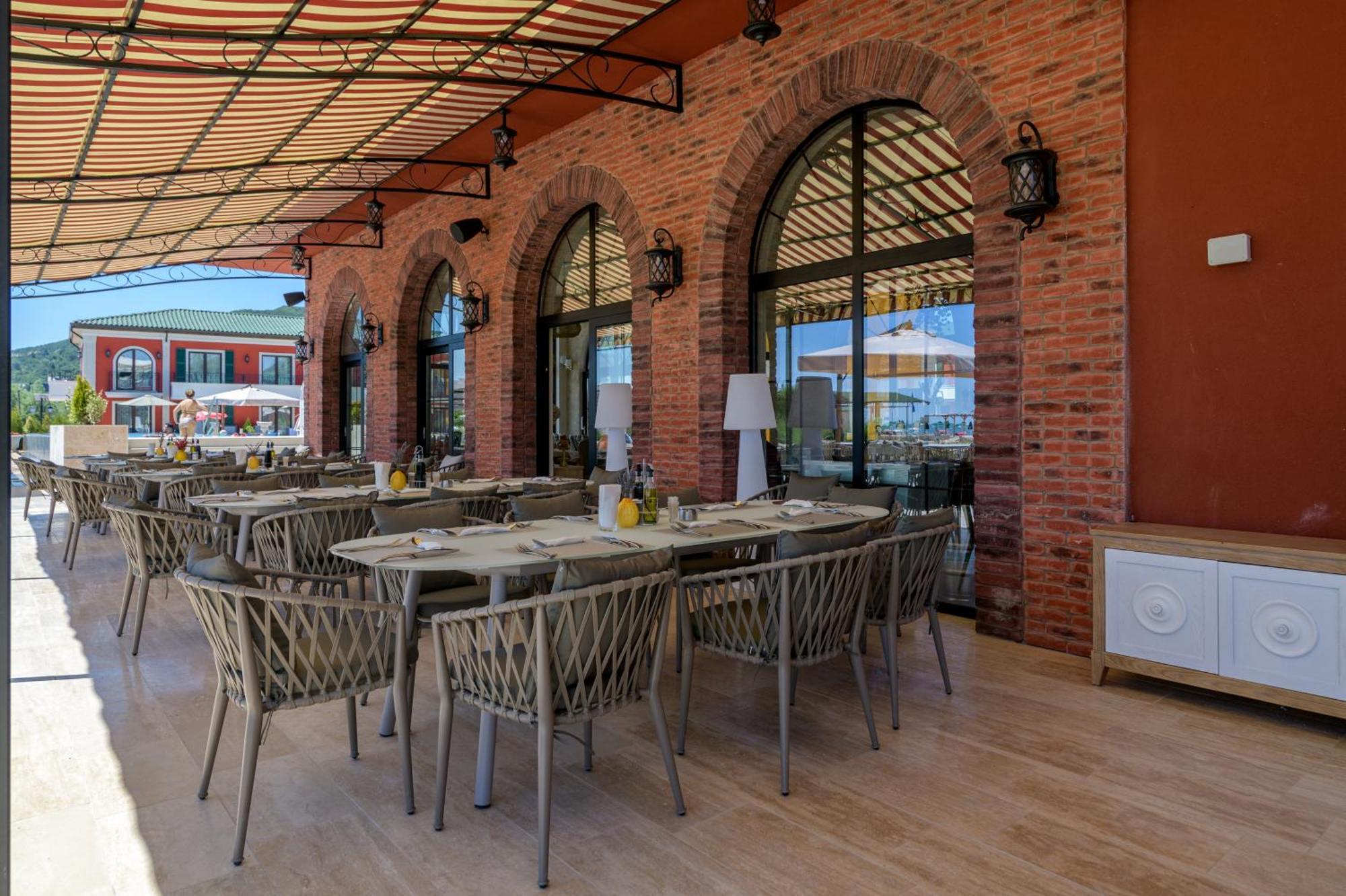 Eco Therma Village Kranevo Exterior foto Restaurant in the hotel