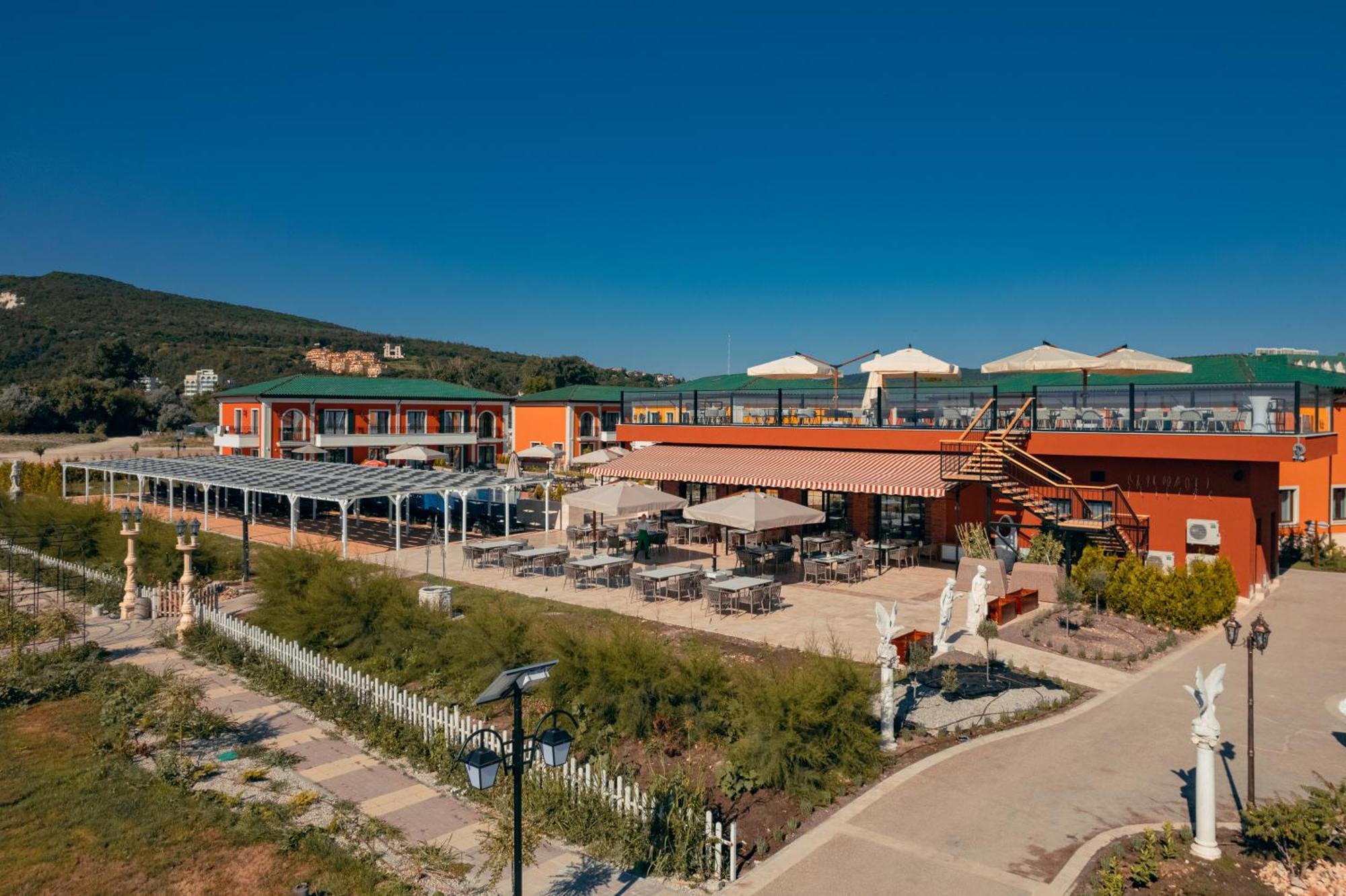 Eco Therma Village Kranevo Exterior foto The Village at Sun Peaks