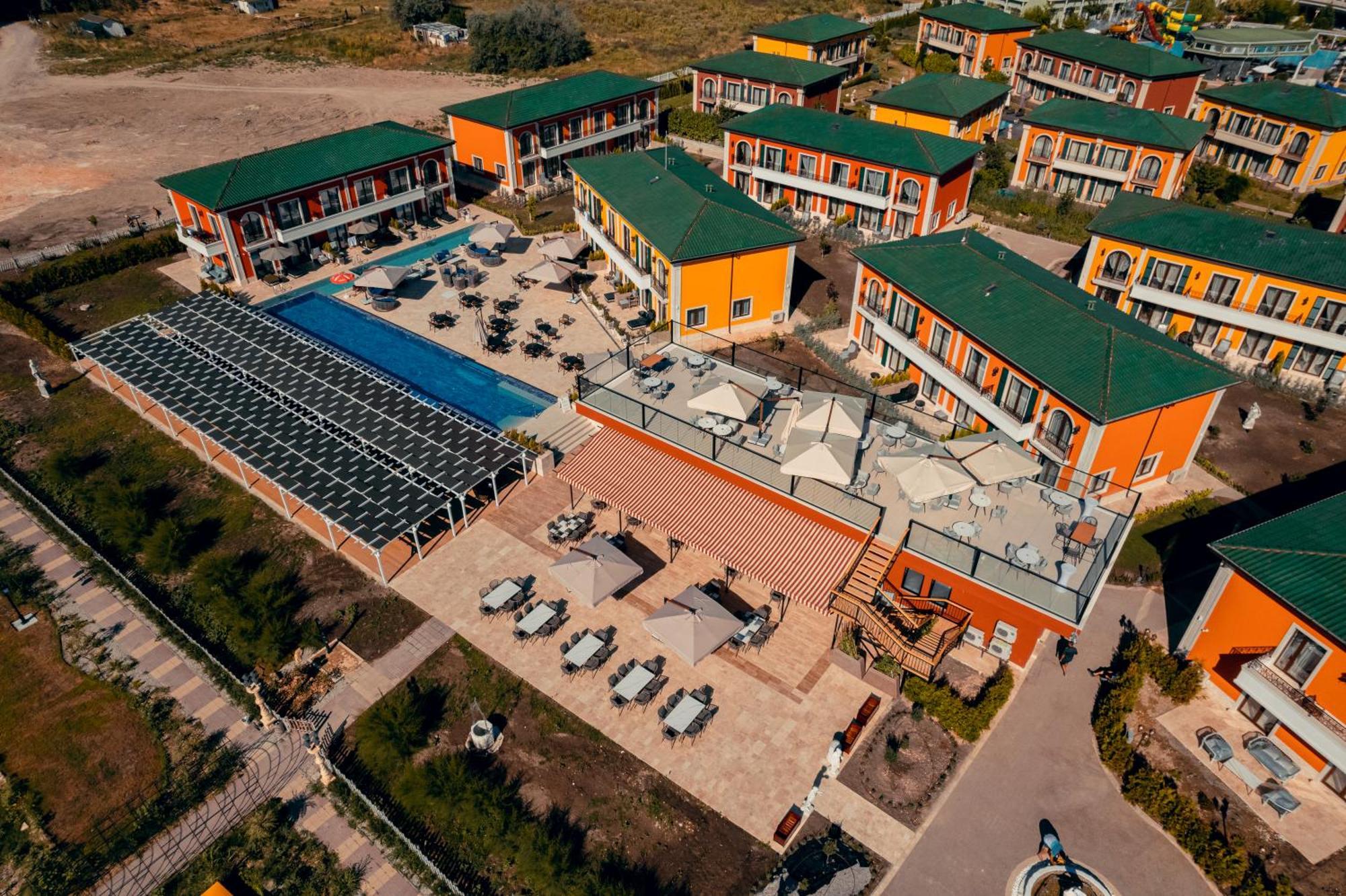 Eco Therma Village Kranevo Exterior foto Solar panels at the hotel